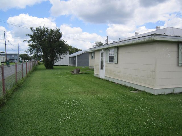 105 E 13th St, Larose, LA 70373