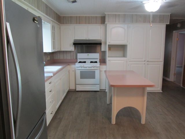 105 E 13th St, Larose, LA 70373