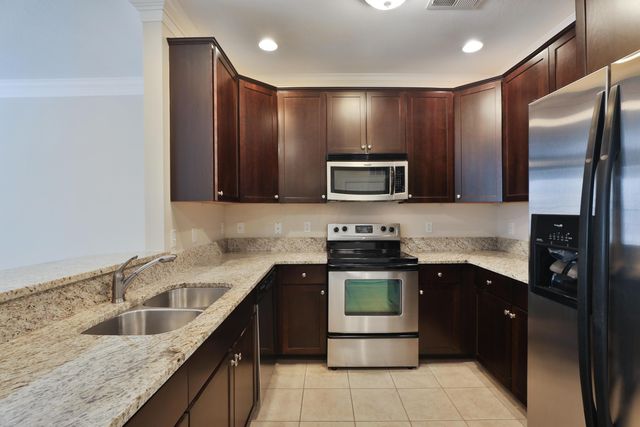 960 Perry Street, 207, Columbus, OH 43215