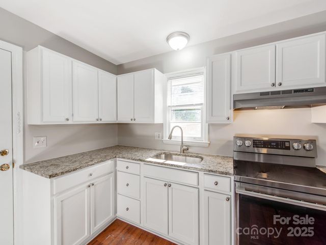 3918 Tipperary Place, Charlotte, NC 28215