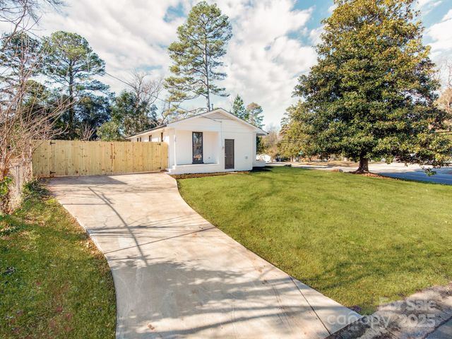 3918 Tipperary Place, Charlotte, NC 28215