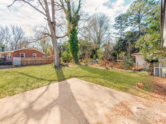 3918 Tipperary Place, Charlotte, NC 28215