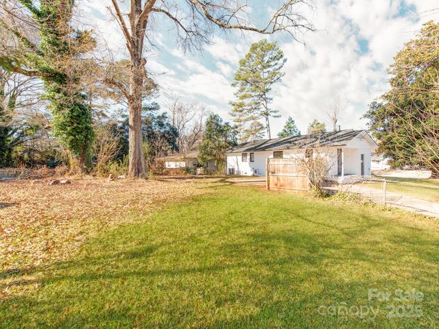 3918 Tipperary Place, Charlotte, NC 28215