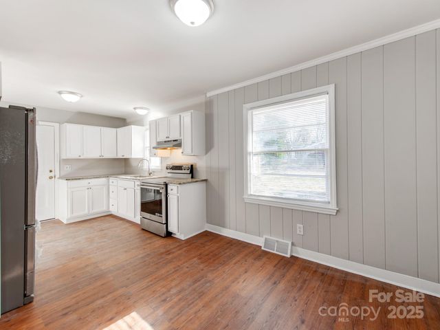 3918 Tipperary Place, Charlotte, NC 28215