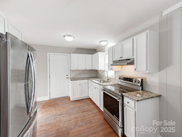 3918 Tipperary Place, Charlotte, NC 28215