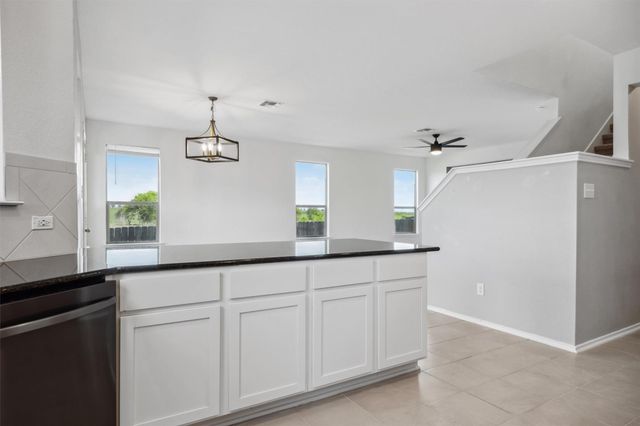 925 Yellow Ribbon CV, Jarrell, TX 76537