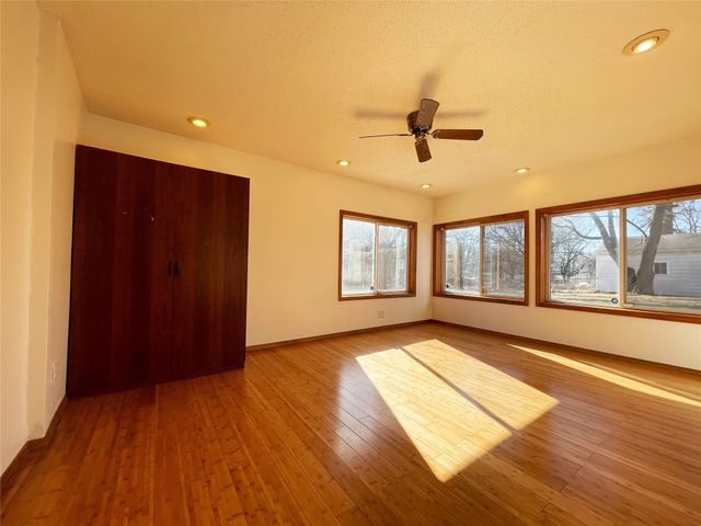 1449 E Creston Avenue, Des Moines, IA 50320