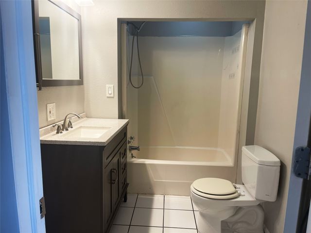 1449 E Creston Avenue, Des Moines, IA 50320