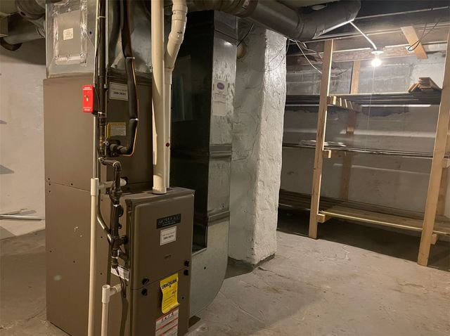 1449 E Creston Avenue, Des Moines, IA 50320