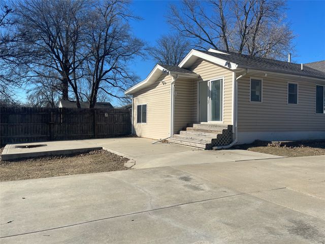 1449 E Creston Avenue, Des Moines, IA 50320