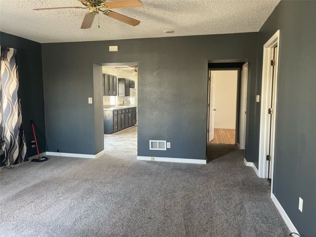 1449 E Creston Avenue, Des Moines, IA 50320