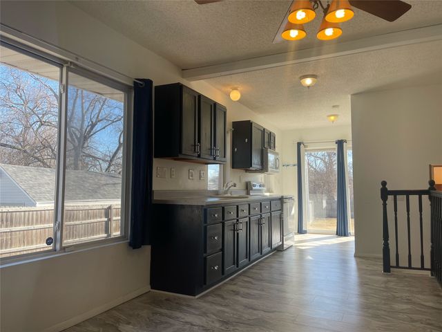 1449 E Creston Avenue, Des Moines, IA 50320