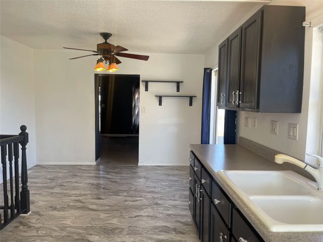 1449 E Creston Avenue, Des Moines, IA 50320