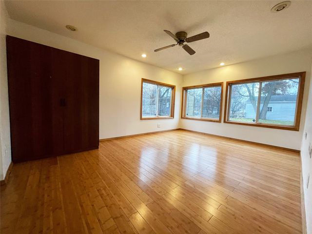 1449 E Creston Avenue, Des Moines, IA 50320