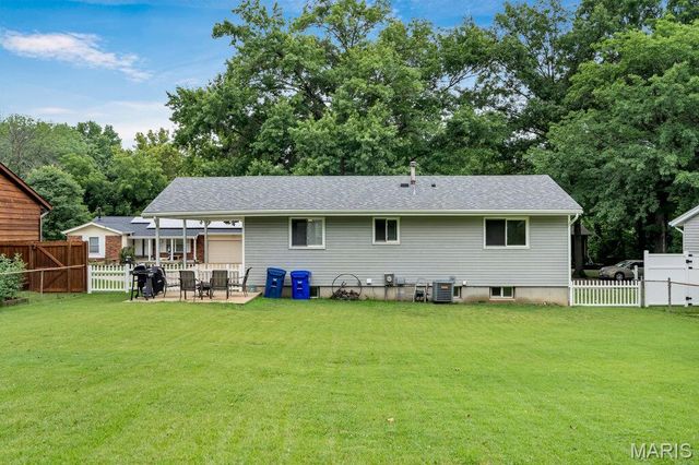 662 Green Forest Drive, Fenton, MO 63026