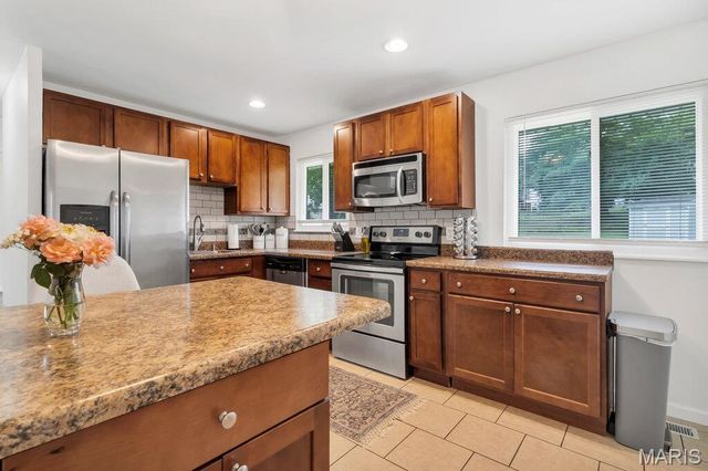 662 Green Forest Drive, Fenton, MO 63026