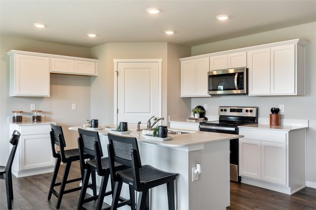 2262 SE Creekhill Way, West Des Moines, IA 50265