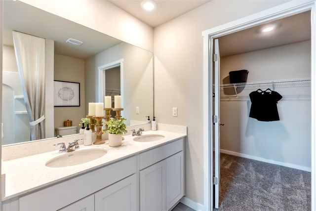 2262 SE Creekhill Way, West Des Moines, IA 50265