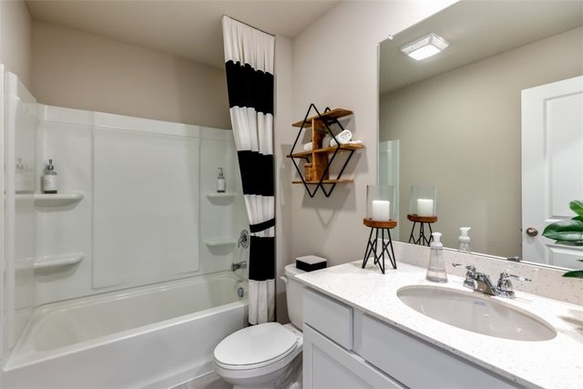 2262 SE Creekhill Way, West Des Moines, IA 50265