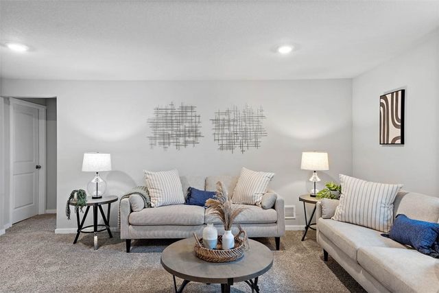 2262 SE Creekhill Way, West Des Moines, IA 50265