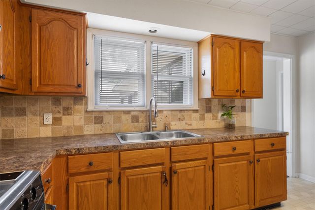 1119 Kent ST, Taylor, TX 76574