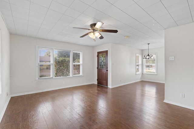 1119 Kent ST, Taylor, TX 76574