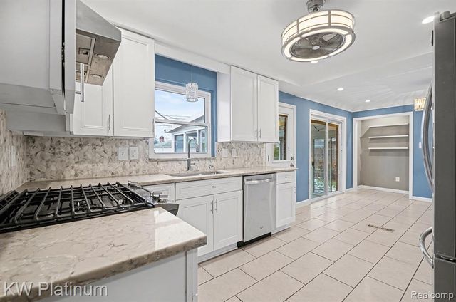 22825 Rosedale Street, Saint Clair Shores, MI 48080