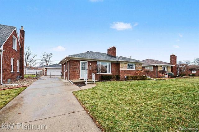 22825 Rosedale Street, Saint Clair Shores, MI 48080