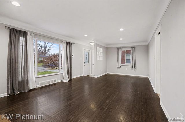 22825 Rosedale Street, Saint Clair Shores, MI 48080