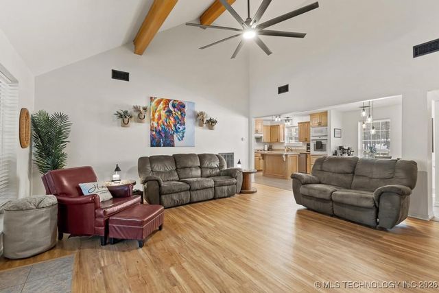 11952 N Woodlands Circle, Kingston, OK 73439