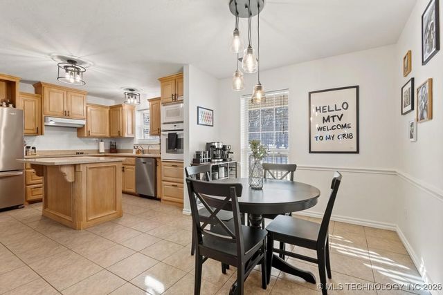 11952 N Woodlands Circle, Kingston, OK 73439