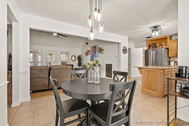 11952 N Woodlands Circle, Kingston, OK 73439