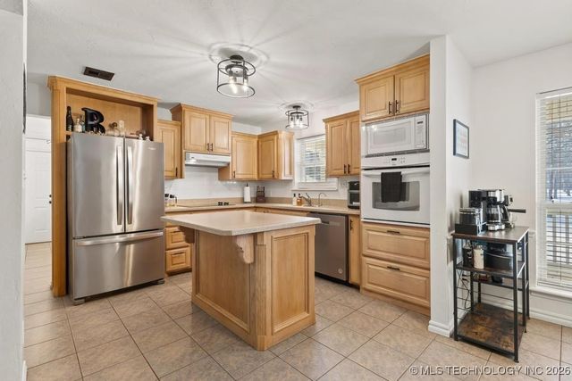 11952 N Woodlands Circle, Kingston, OK 73439