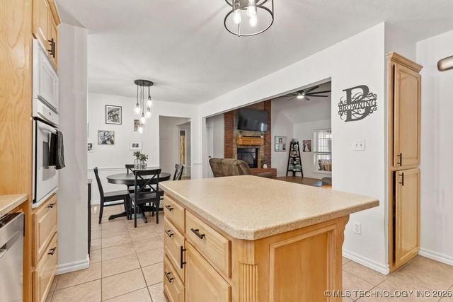 11952 N Woodlands Circle, Kingston, OK 73439