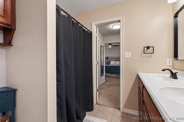 11952 N Woodlands Circle, Kingston, OK 73439