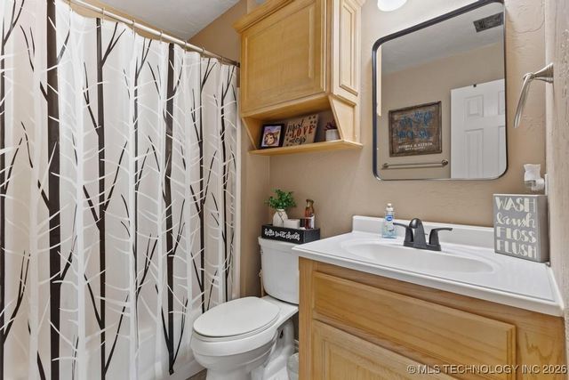 11952 N Woodlands Circle, Kingston, OK 73439