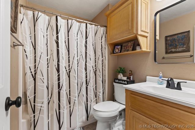 11952 N Woodlands Circle, Kingston, OK 73439