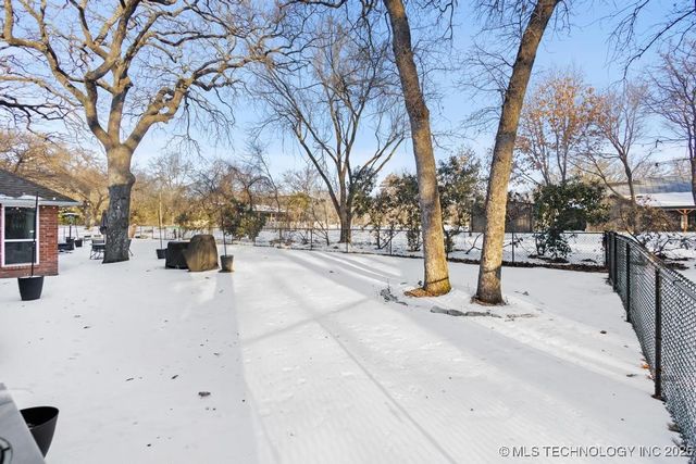 11952 N Woodlands Circle, Kingston, OK 73439