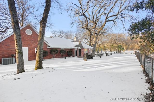 11952 N Woodlands Circle, Kingston, OK 73439