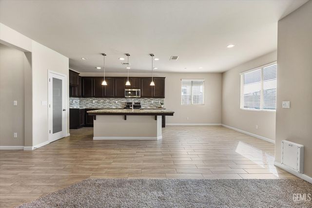 15027 Chatsworth Avenue, Bakersfield, CA 93314
