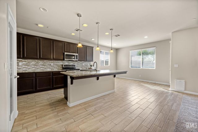 15027 Chatsworth Avenue, Bakersfield, CA 93314