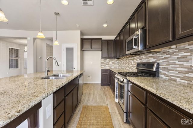 15027 Chatsworth Avenue, Bakersfield, CA 93314