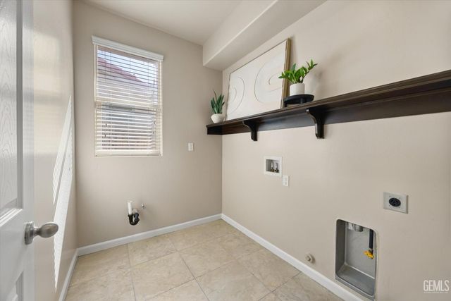 15027 Chatsworth Avenue, Bakersfield, CA 93314