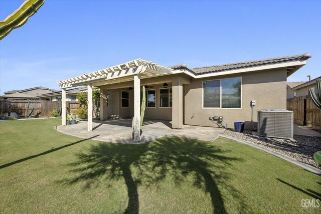 15027 Chatsworth Avenue, Bakersfield, CA 93314