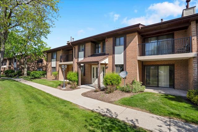2213 Wharf Drive 407, Woodridge, IL 60517