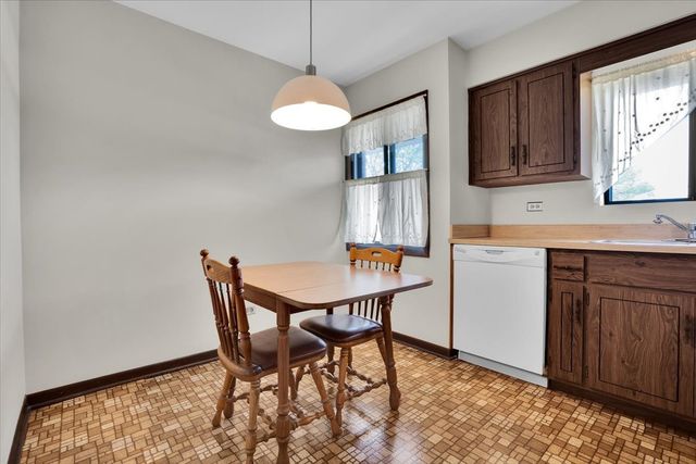 2213 Wharf Drive 407, Woodridge, IL 60517