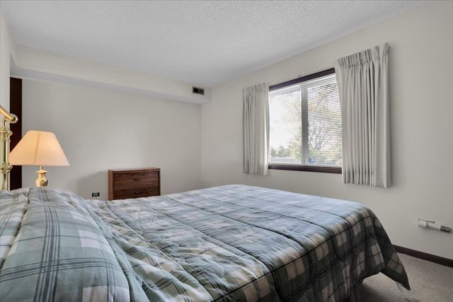 2213 Wharf Drive 407, Woodridge, IL 60517