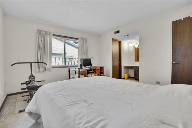 2213 Wharf Drive 407, Woodridge, IL 60517