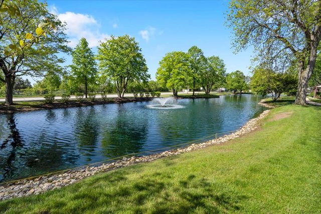 2213 Wharf Drive 407, Woodridge, IL 60517