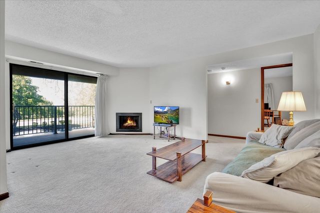 2213 Wharf Drive 407, Woodridge, IL 60517